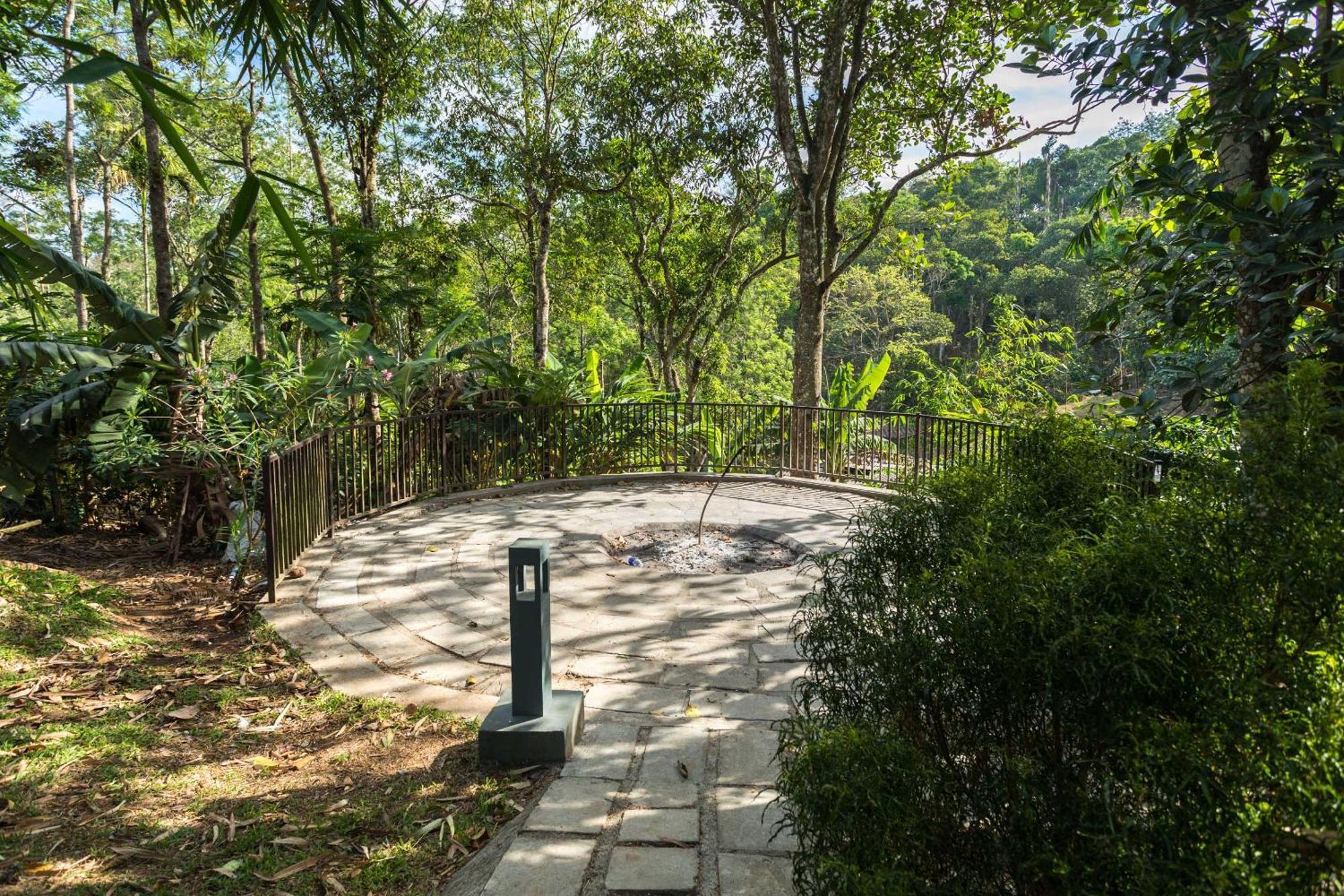 The Mountain Courtyard Thekkady Hotel Kültér fotó