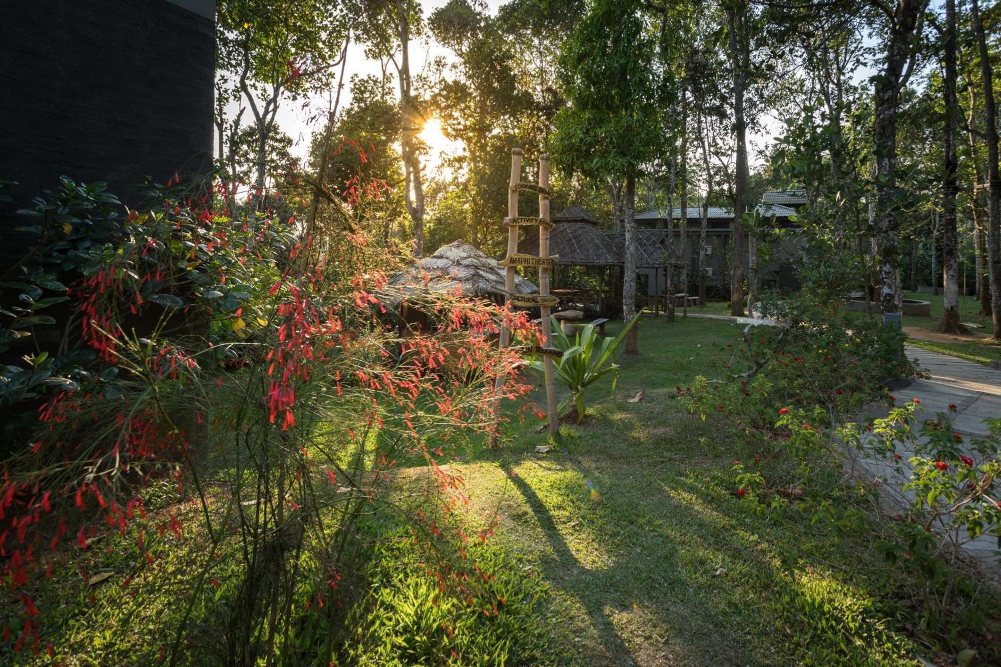 The Mountain Courtyard Thekkady Hotel Kültér fotó